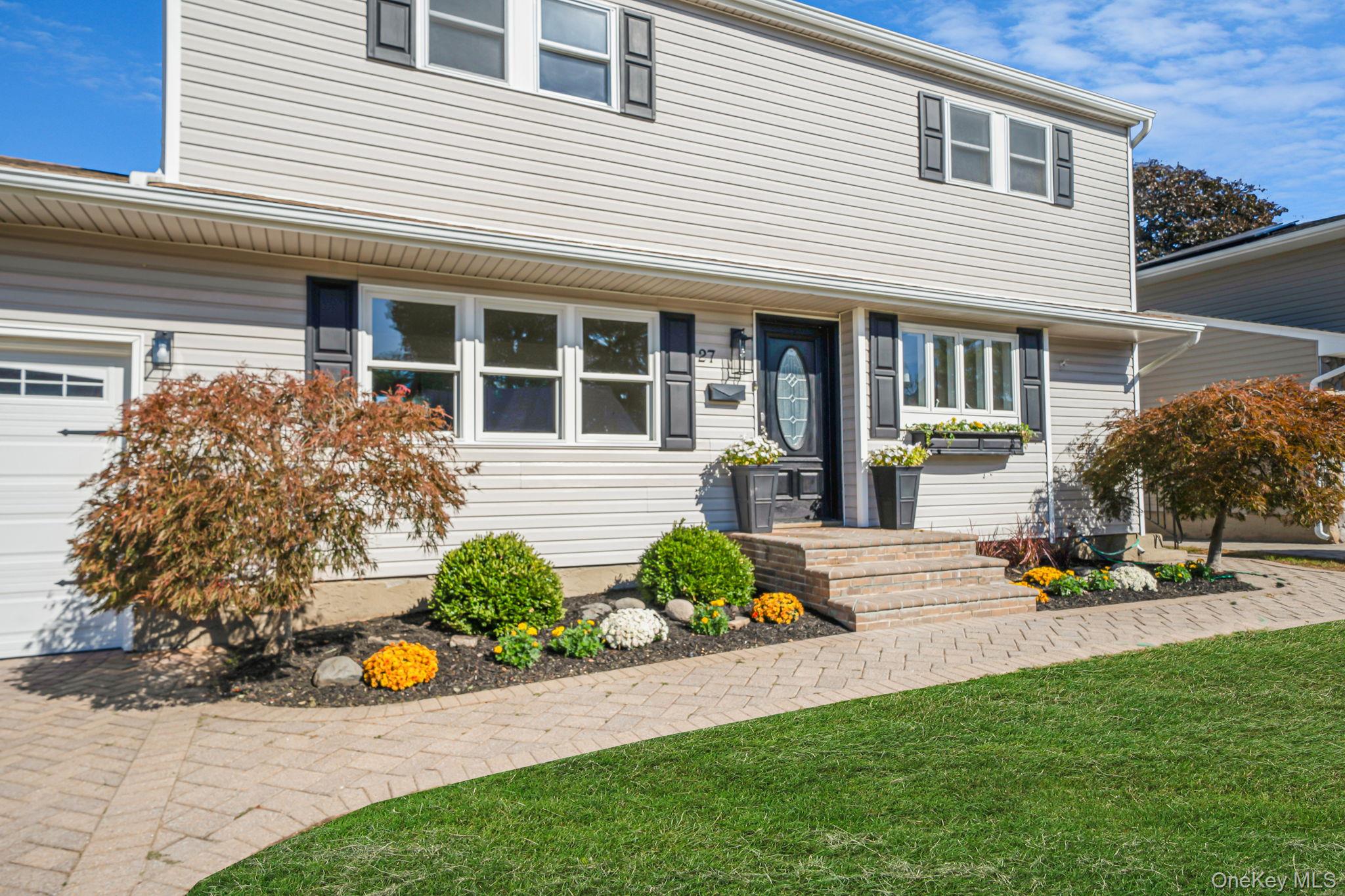 27 Midlawn Drive, Massapequa, NY 11758