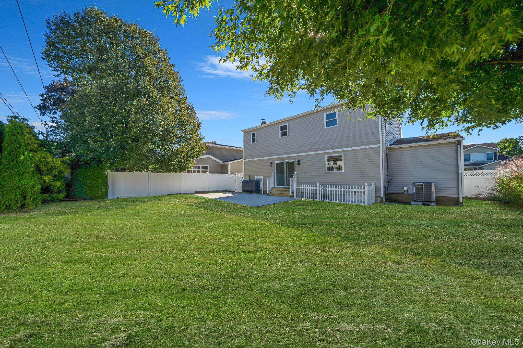 27 Midlawn Drive, Massapequa, NY 11758