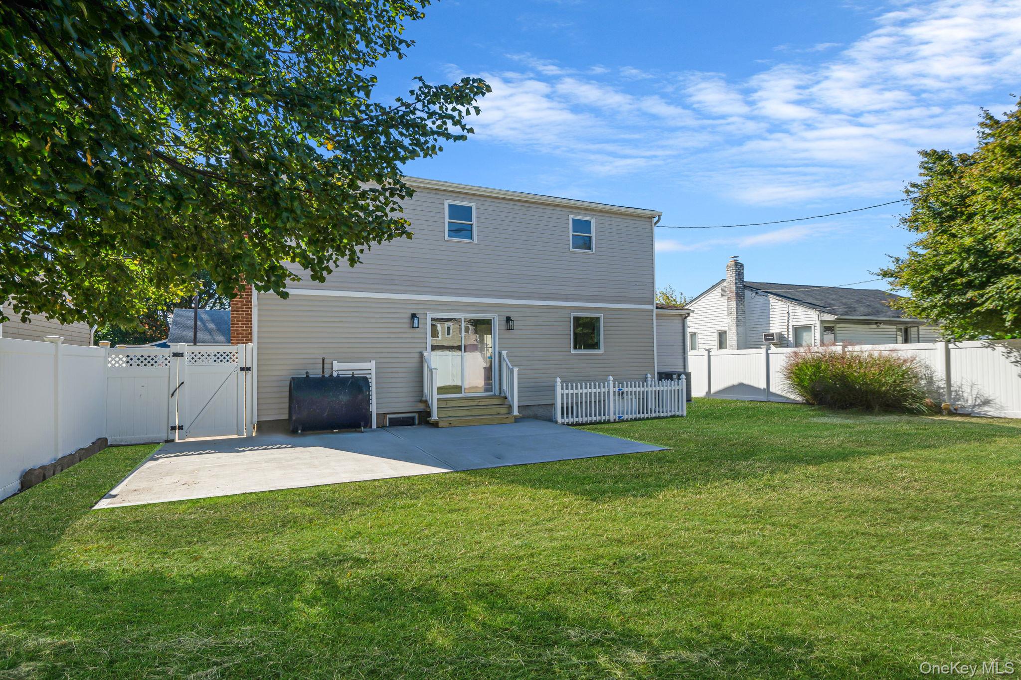 27 Midlawn Drive, Massapequa, NY 11758