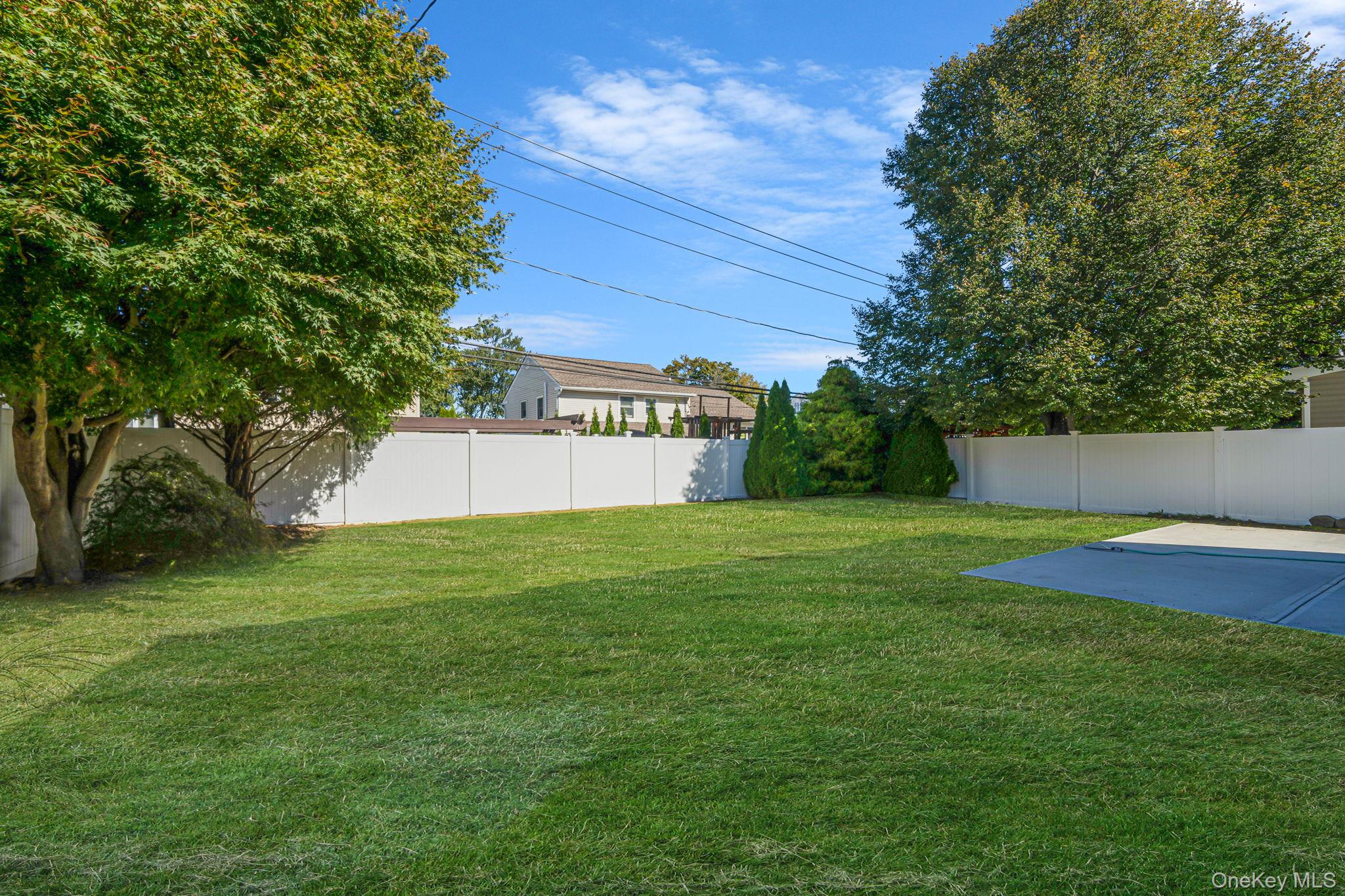 27 Midlawn Drive, Massapequa, NY 11758