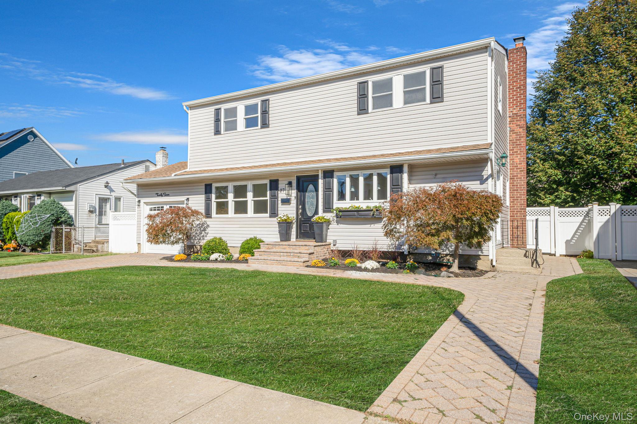 27 Midlawn Drive, Massapequa, NY 11758