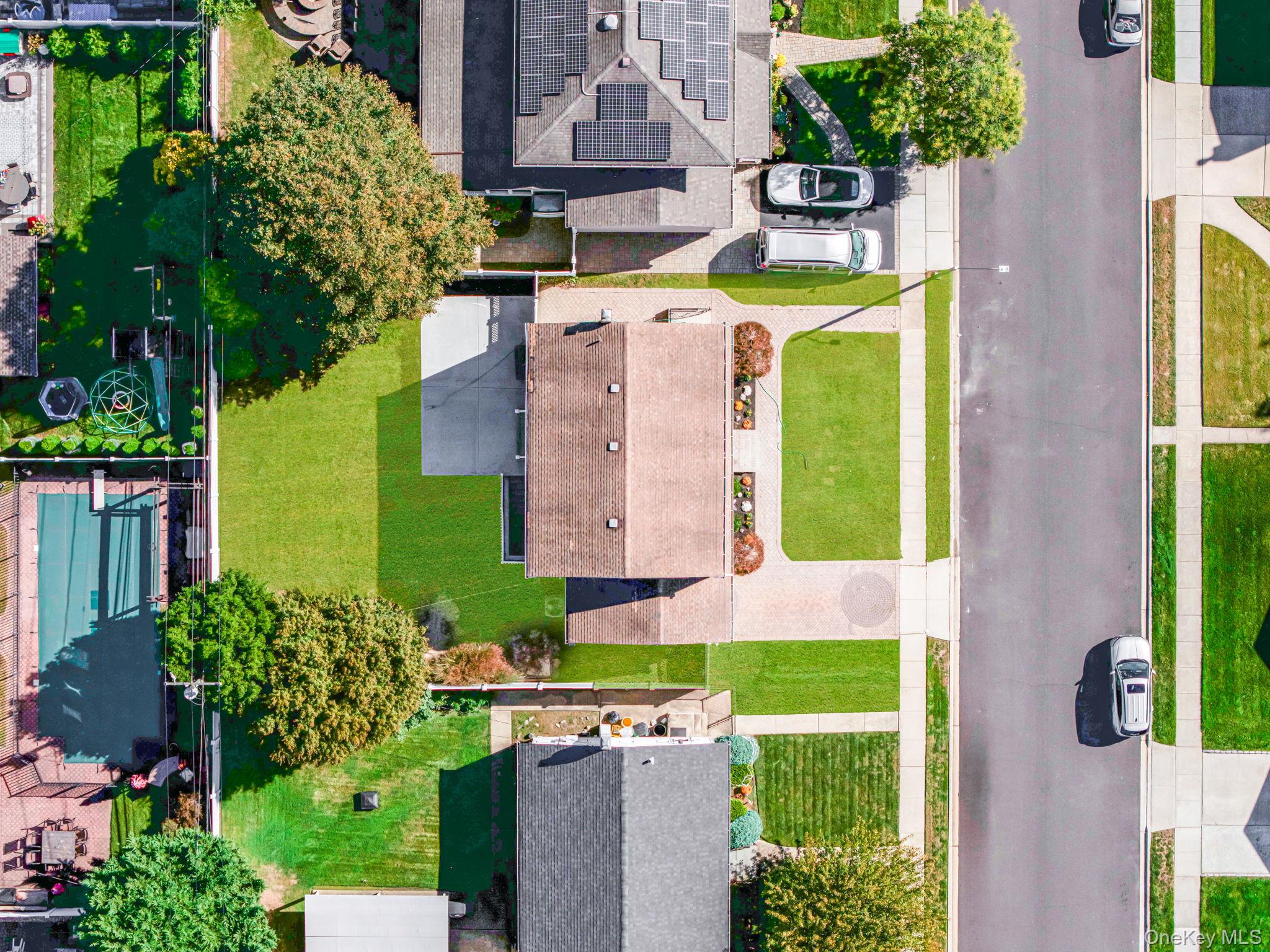 27 Midlawn Drive, Massapequa, NY 11758