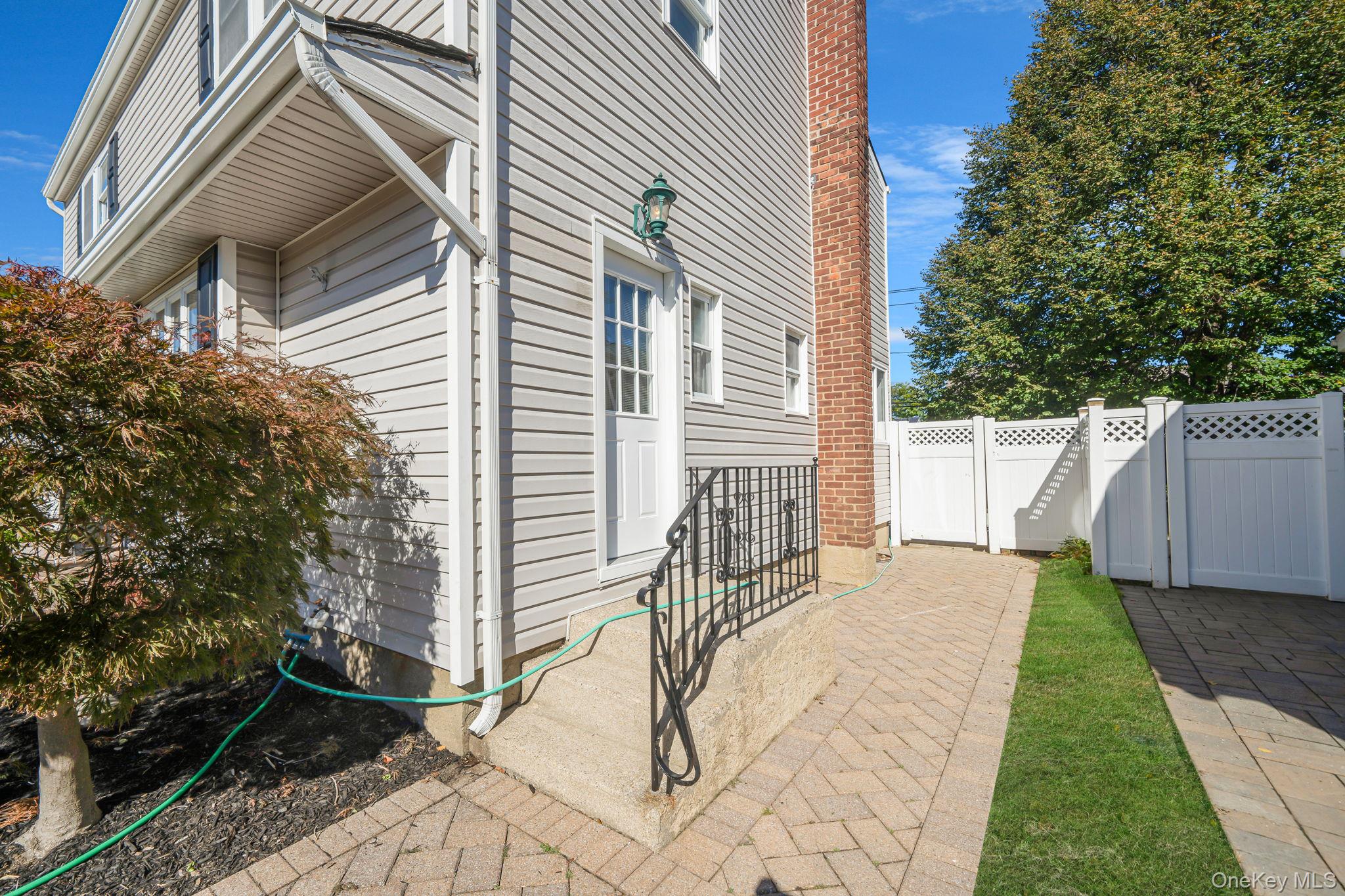 27 Midlawn Drive, Massapequa, NY 11758