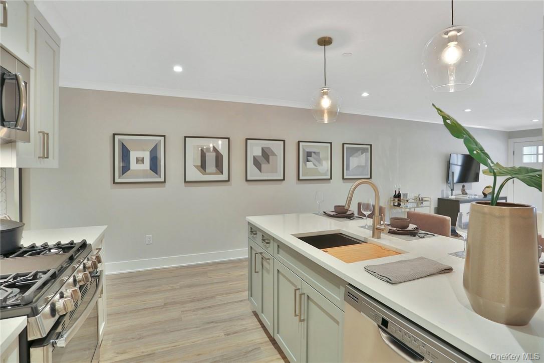 470 Main Street # 13, Armonk, NY 10504