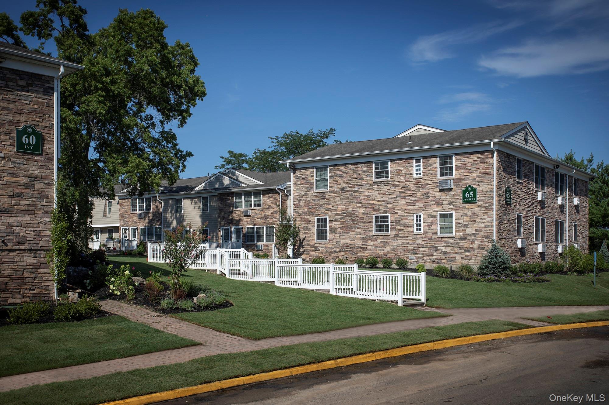 65 Fairfield Way # JU02, Commack, NY 11725