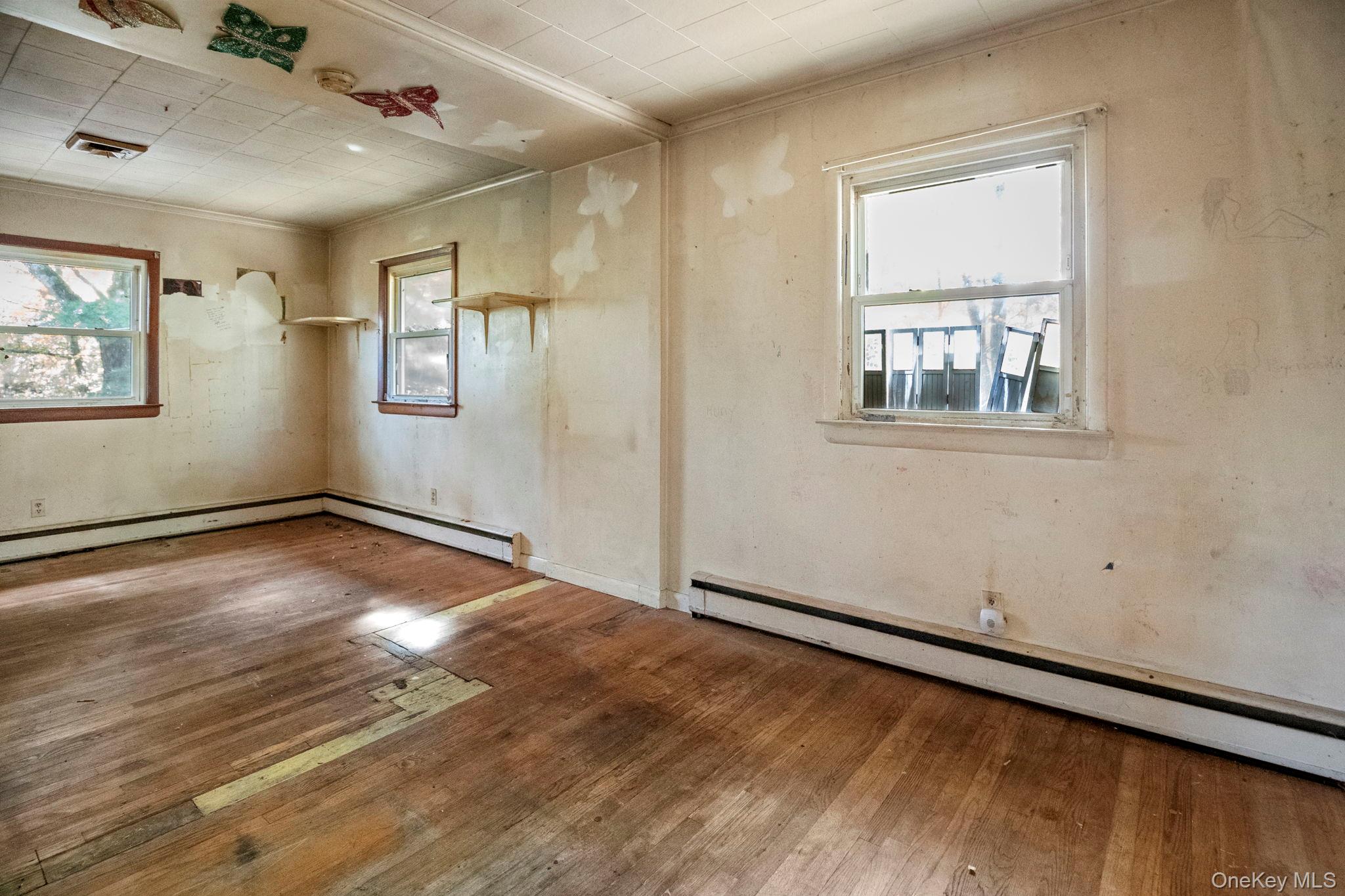 33 Albion Oval, Mahopac, NY 10541