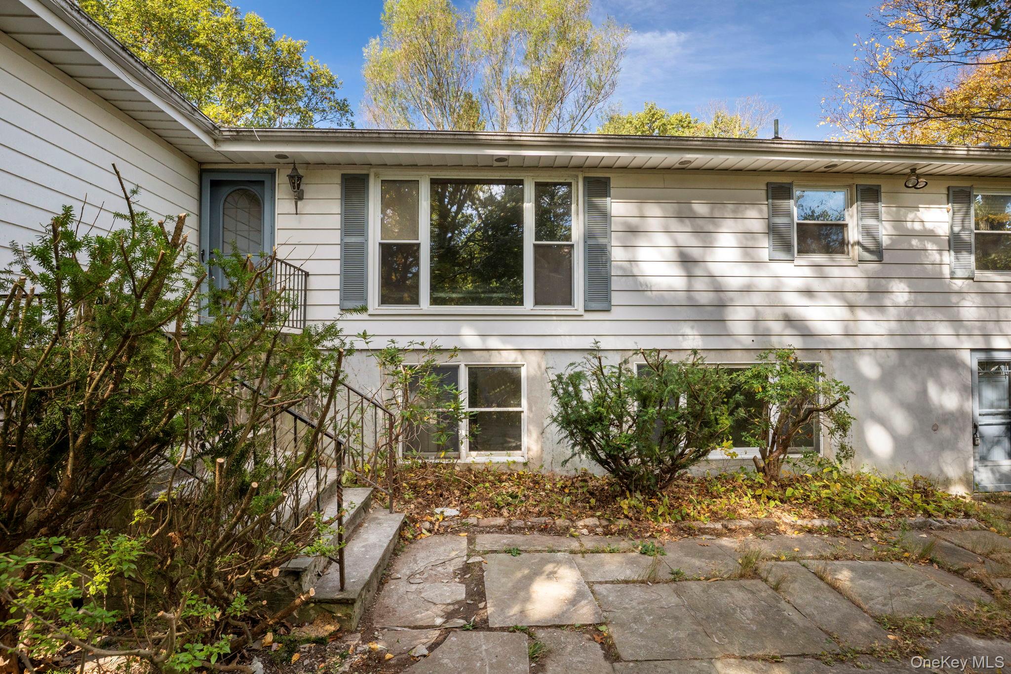 33 Albion Oval, Mahopac, NY 10541