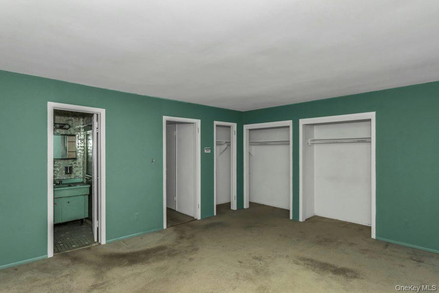 15 Cedar Drive, Roslyn, NY 11576