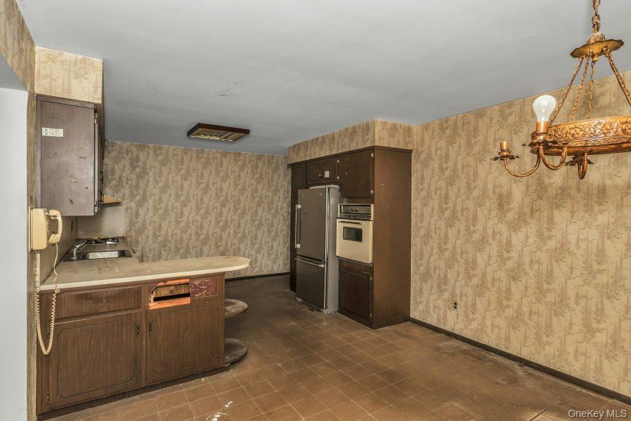 15 Cedar Drive, Roslyn, NY 11576