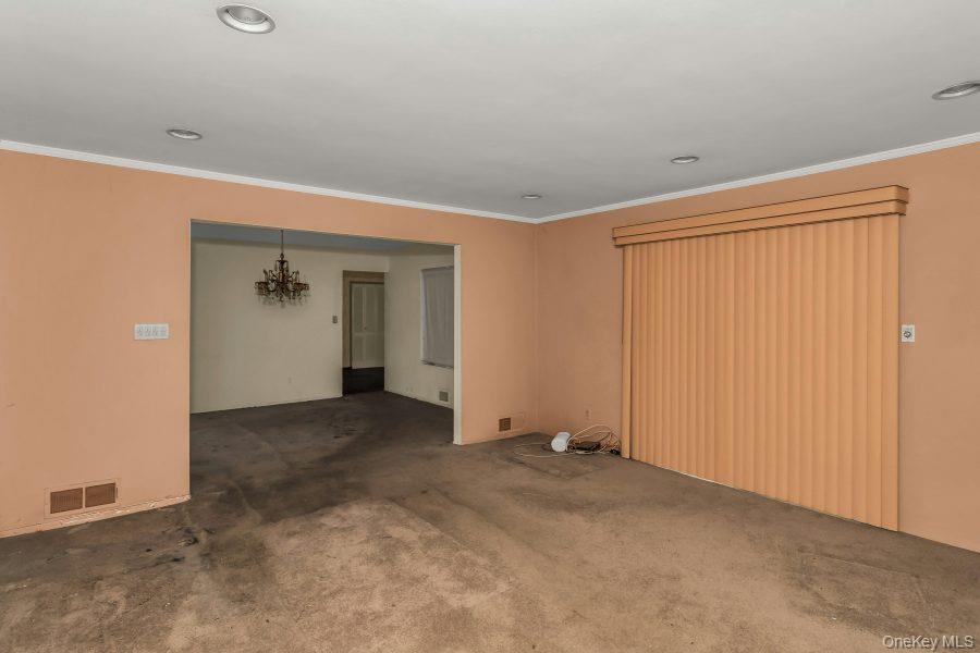 15 Cedar Drive, Roslyn, NY 11576