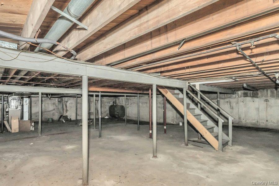 15 Cedar Drive, Roslyn, NY 11576