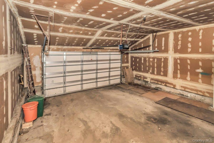 15 Cedar Drive, Roslyn, NY 11576