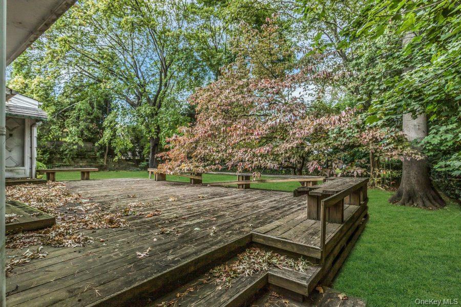 15 Cedar Drive, Roslyn, NY 11576