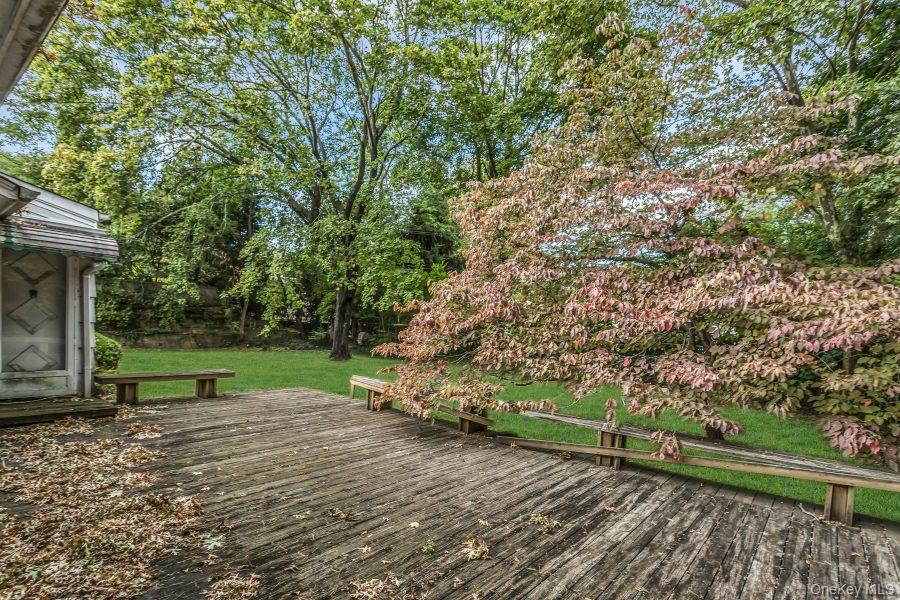 15 Cedar Drive, Roslyn, NY 11576