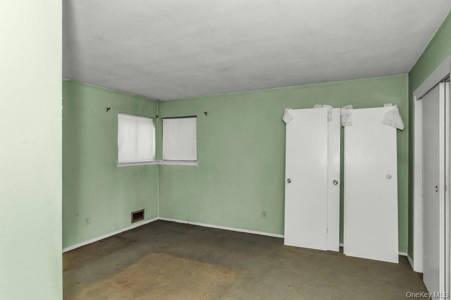 15 Cedar Drive, Roslyn, NY 11576