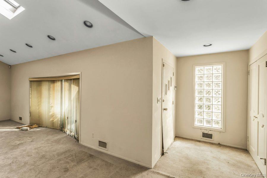 15 Cedar Drive, Roslyn, NY 11576