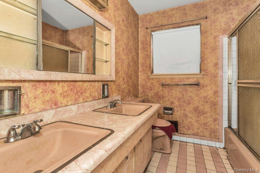 15 Cedar Drive, Roslyn, NY 11576