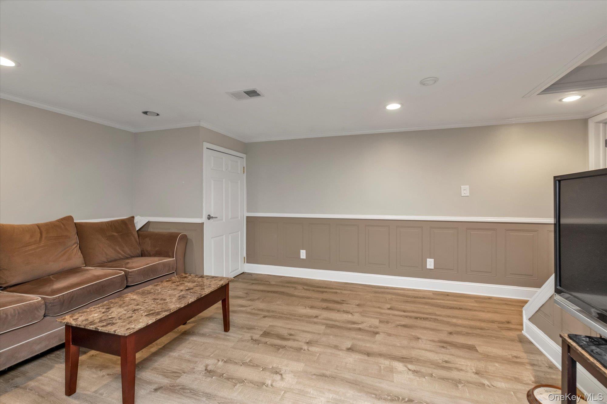 5 Wilfred Boulevard, Hicksville, NY 11801