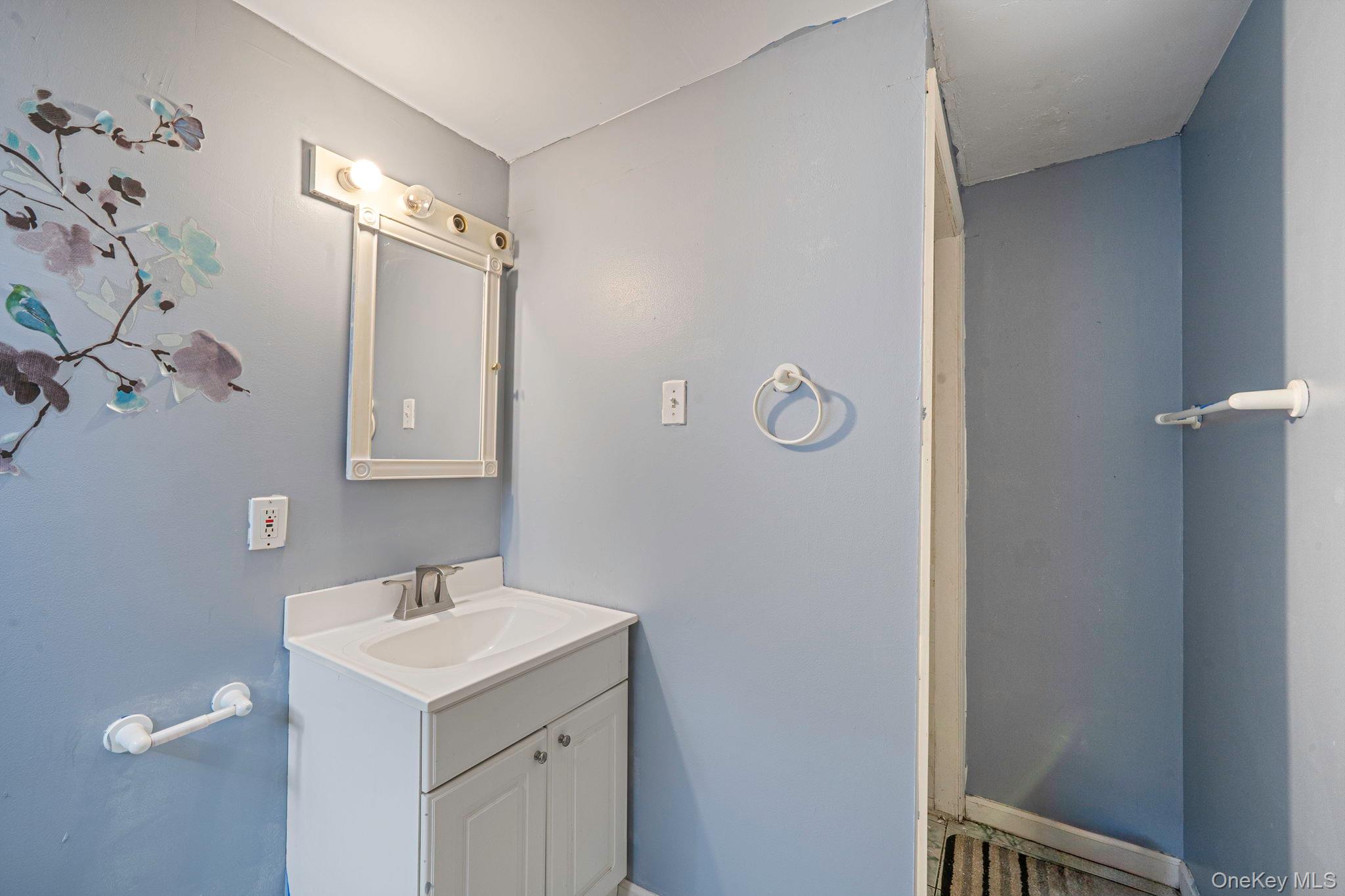 197 E 2nd Street, Deer Park, NY 11729