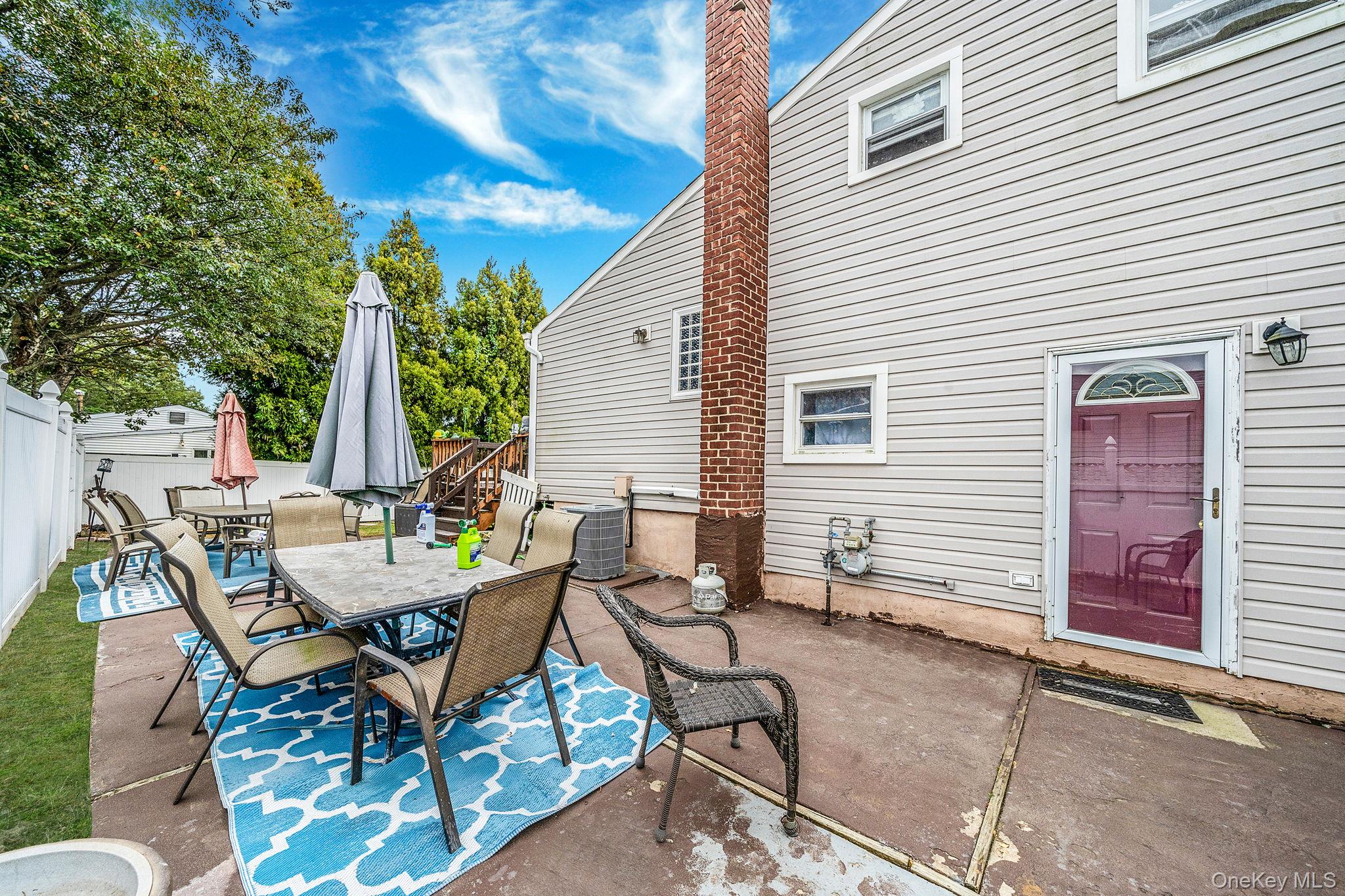 197 E 2nd Street, Deer Park, NY 11729