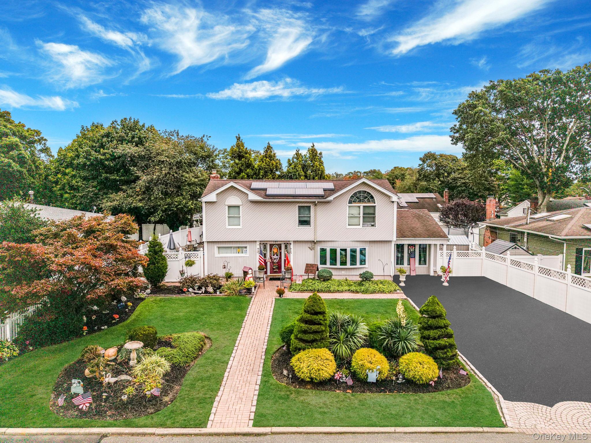 197 E 2nd Street, Deer Park, NY 11729