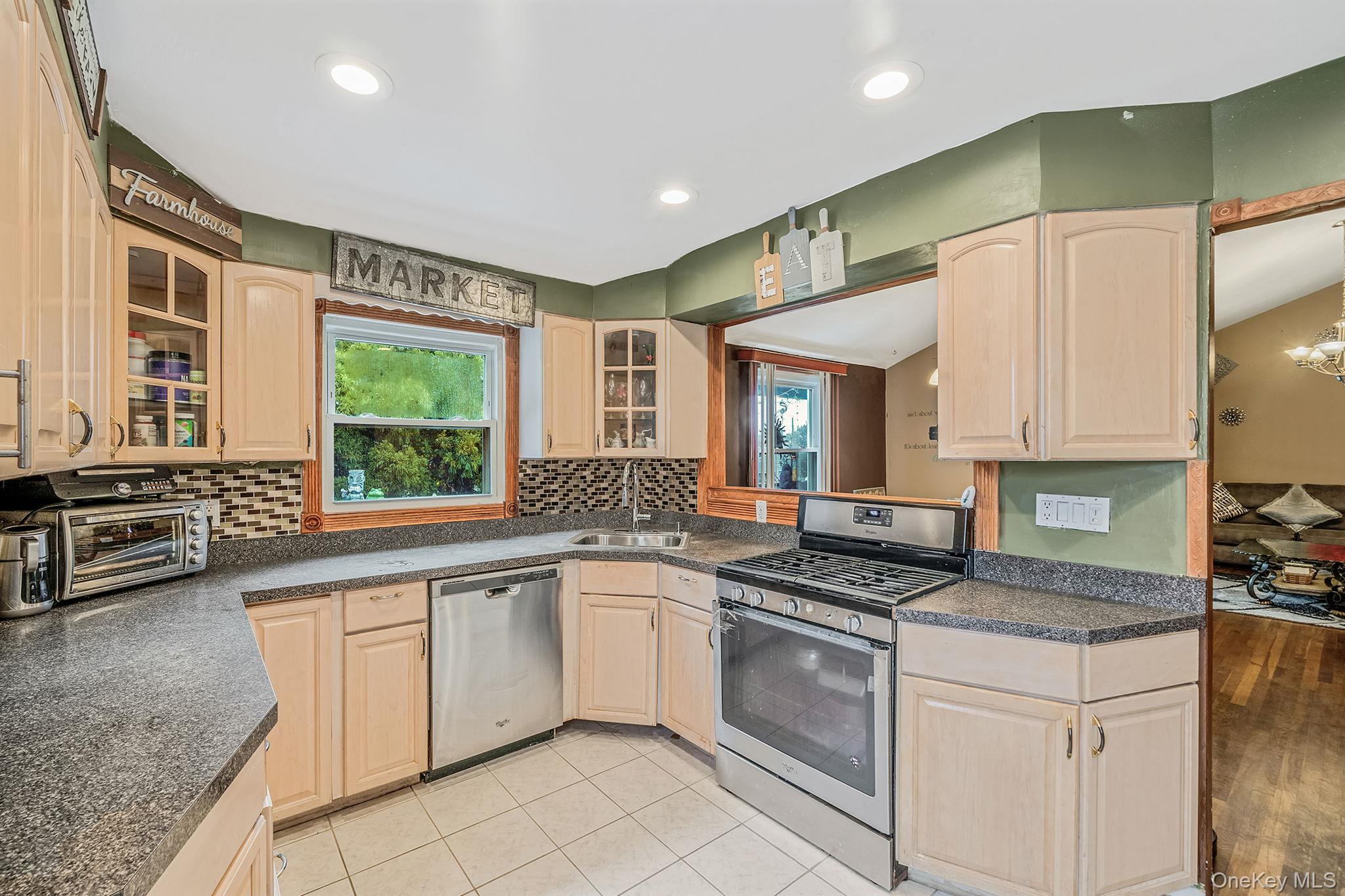 197 E 2nd Street, Deer Park, NY 11729