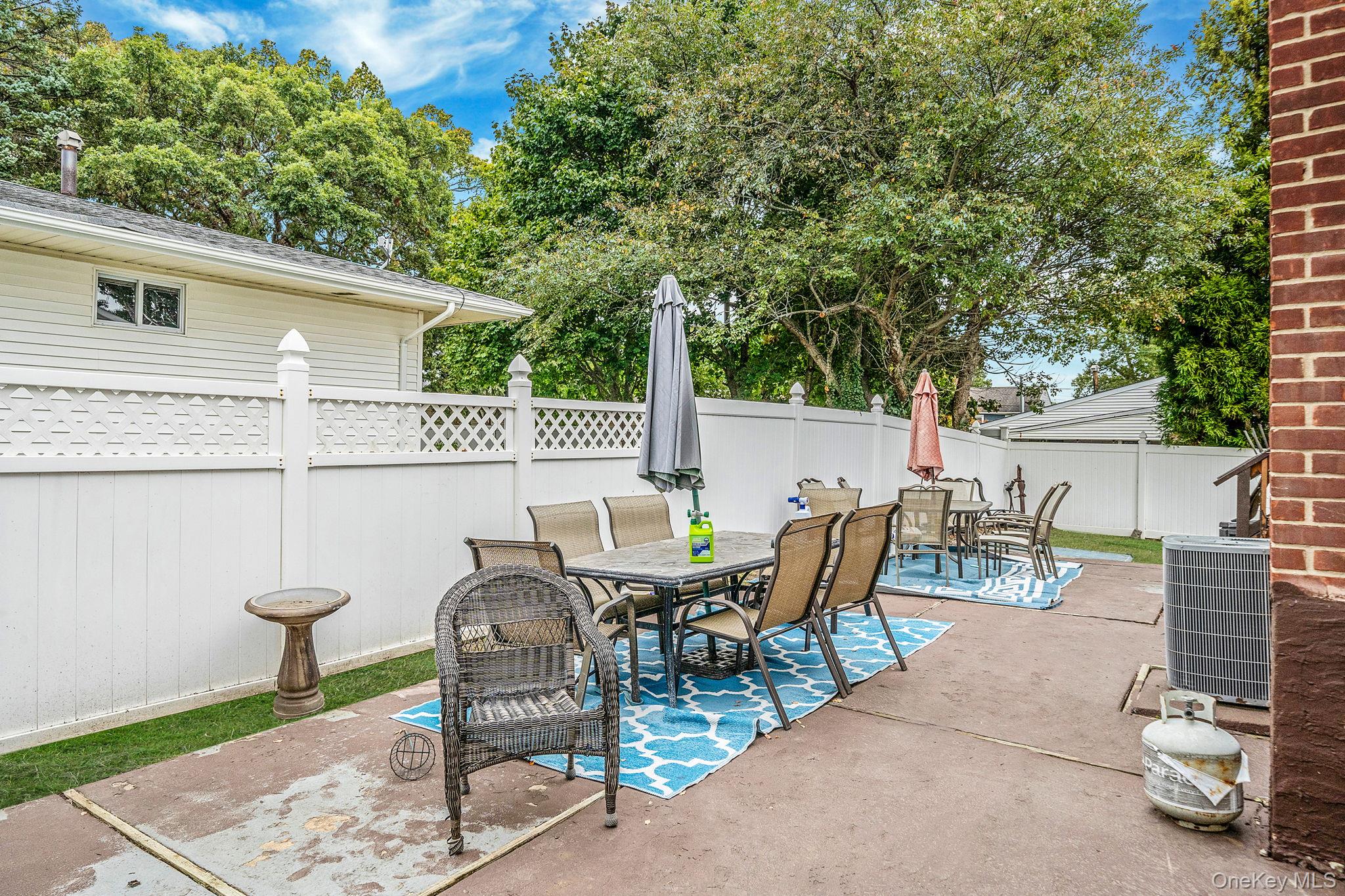 197 E 2nd Street, Deer Park, NY 11729