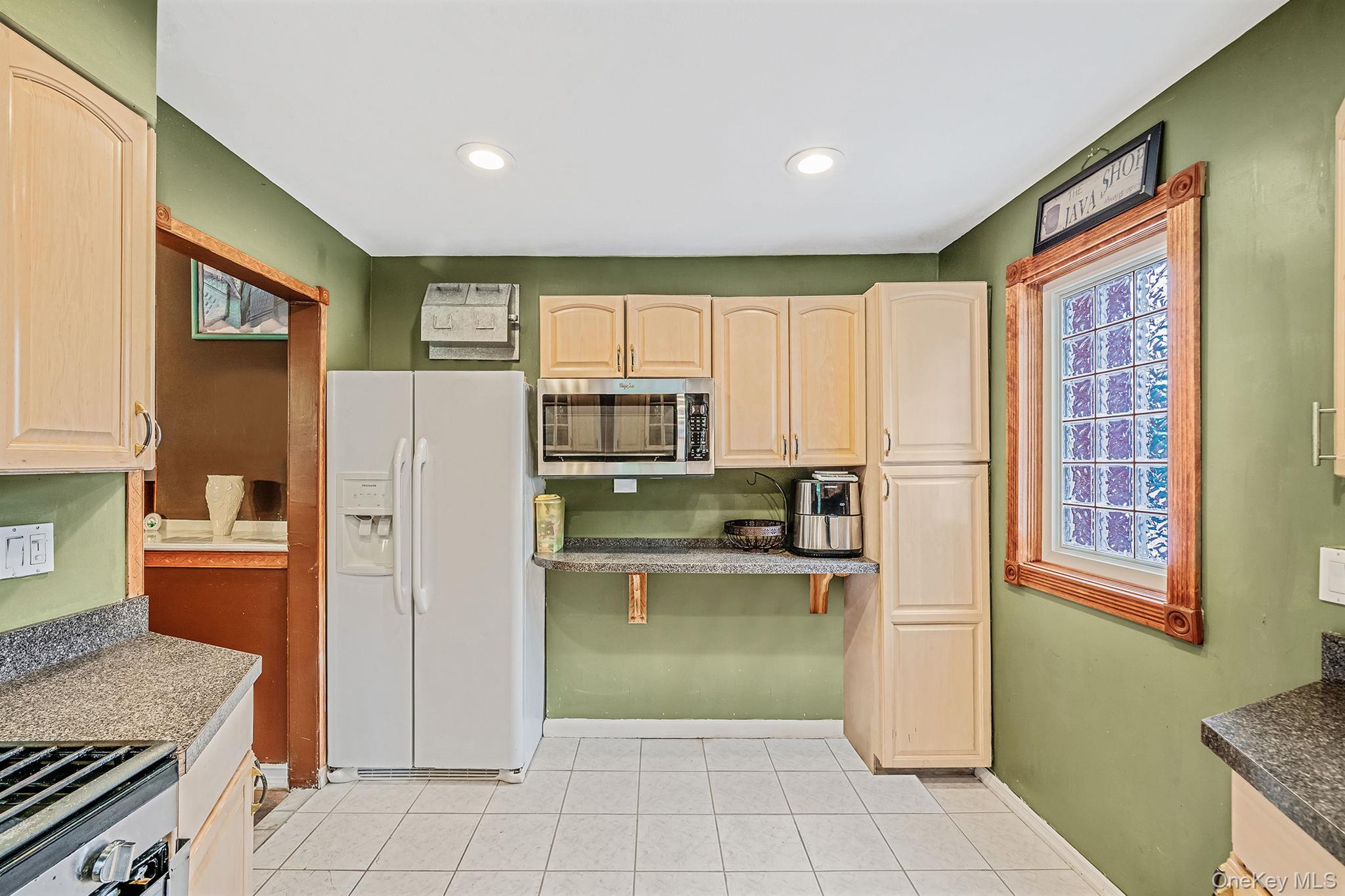 197 E 2nd Street, Deer Park, NY 11729