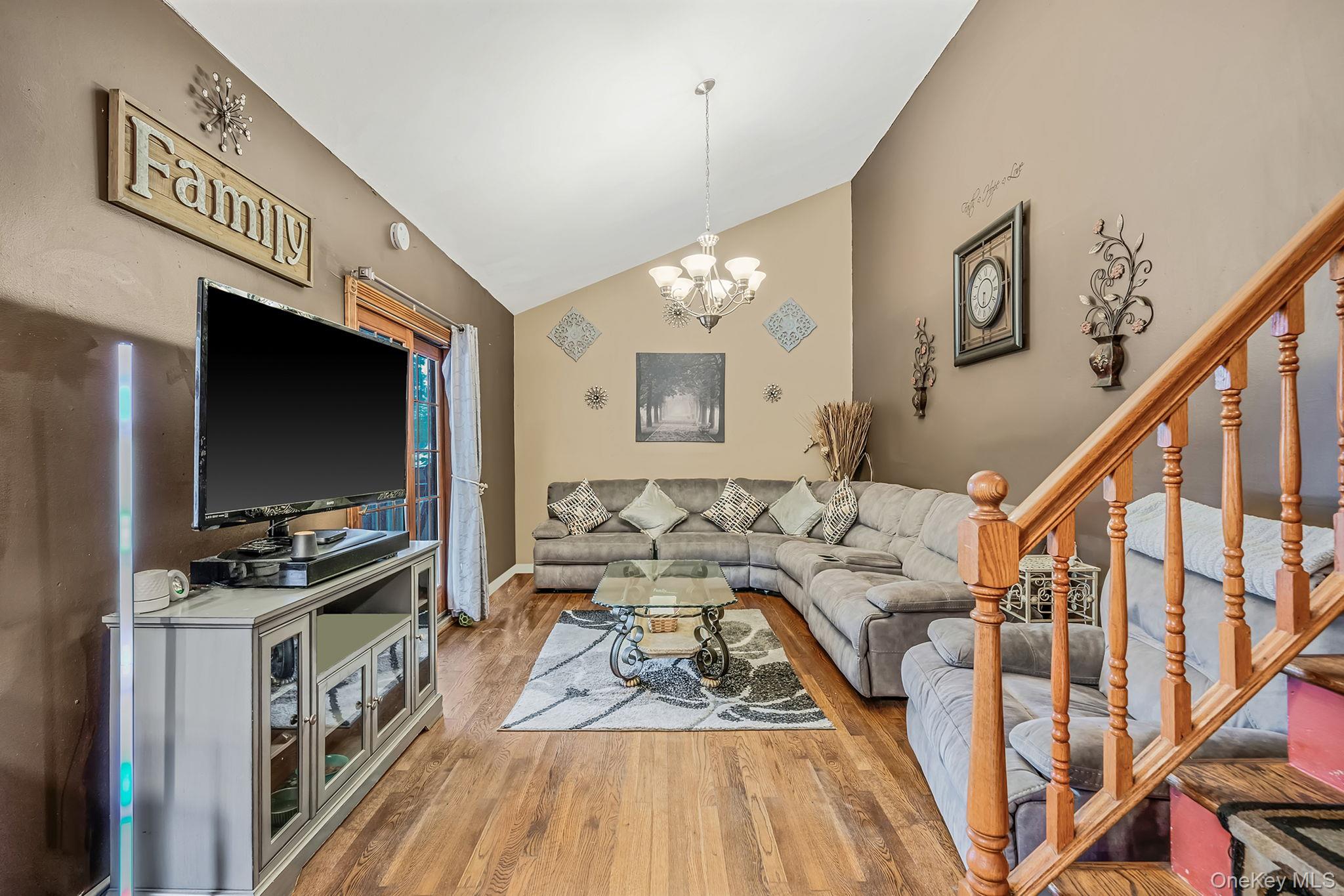 197 E 2nd Street, Deer Park, NY 11729