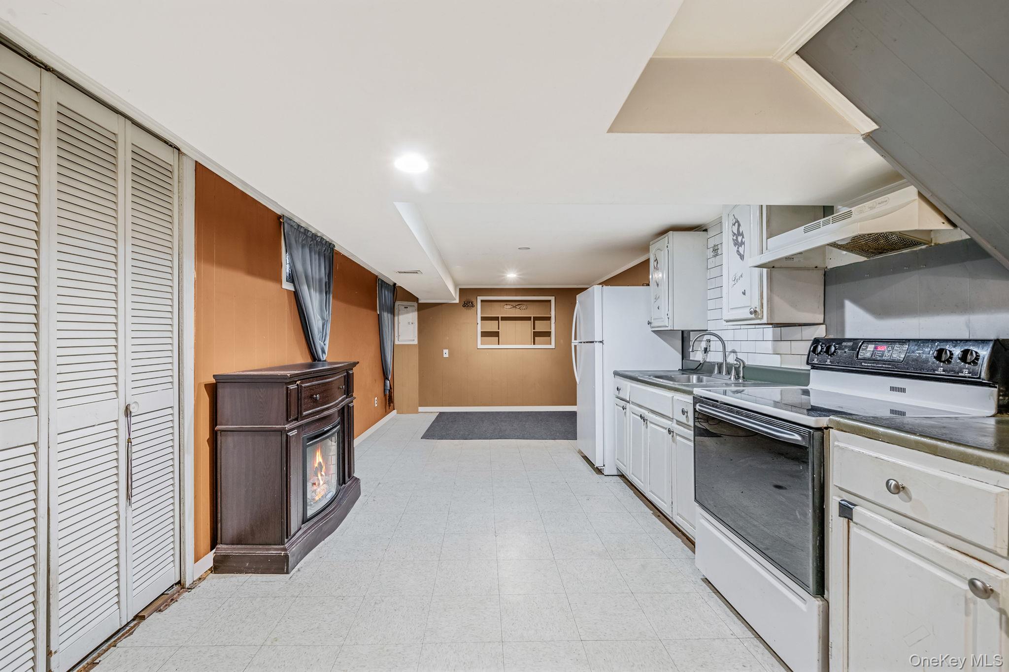 197 E 2nd Street, Deer Park, NY 11729