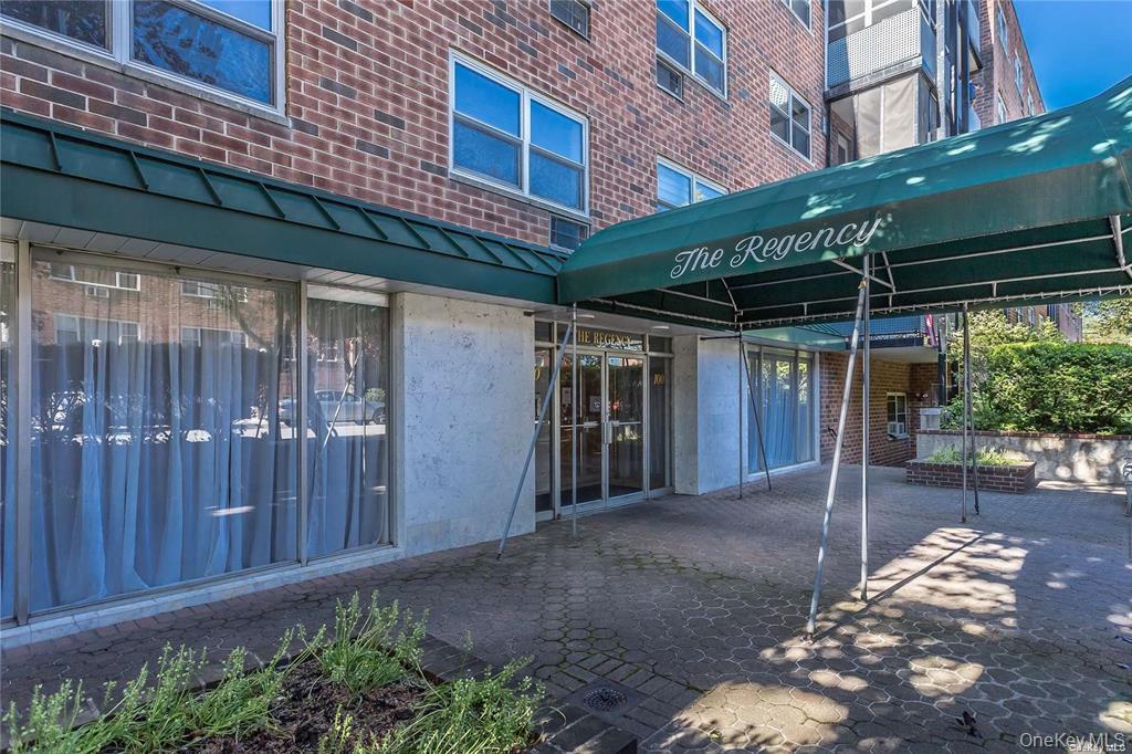 100 Lincoln Avenue # 14D, Mineola, NY 11501