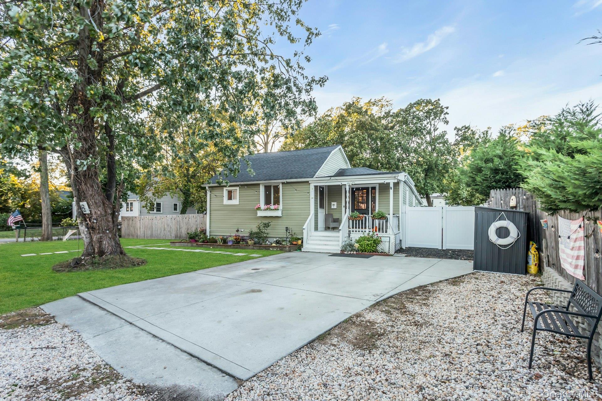 6 Franklin Avenue, Bayville, NY 11709