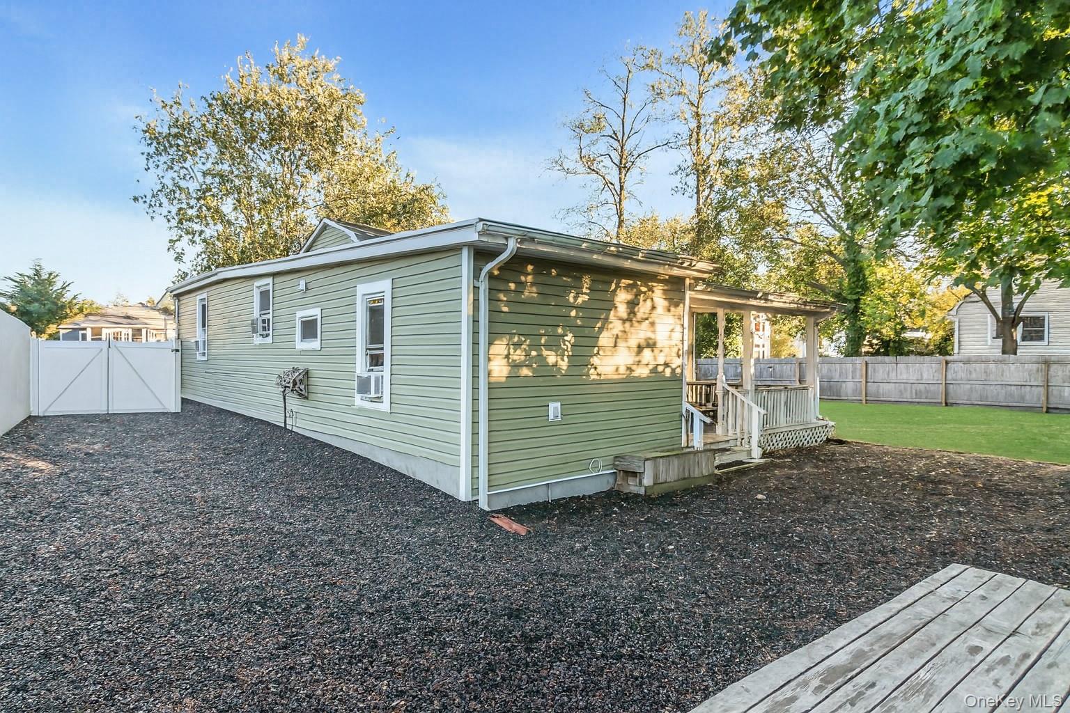 6 Franklin Avenue, Bayville, NY 11709