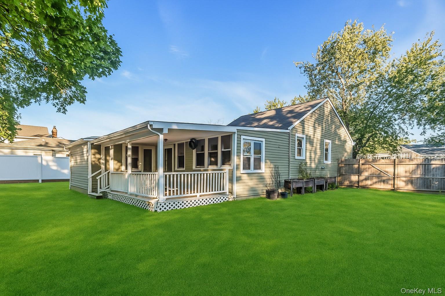 6 Franklin Avenue, Bayville, NY 11709