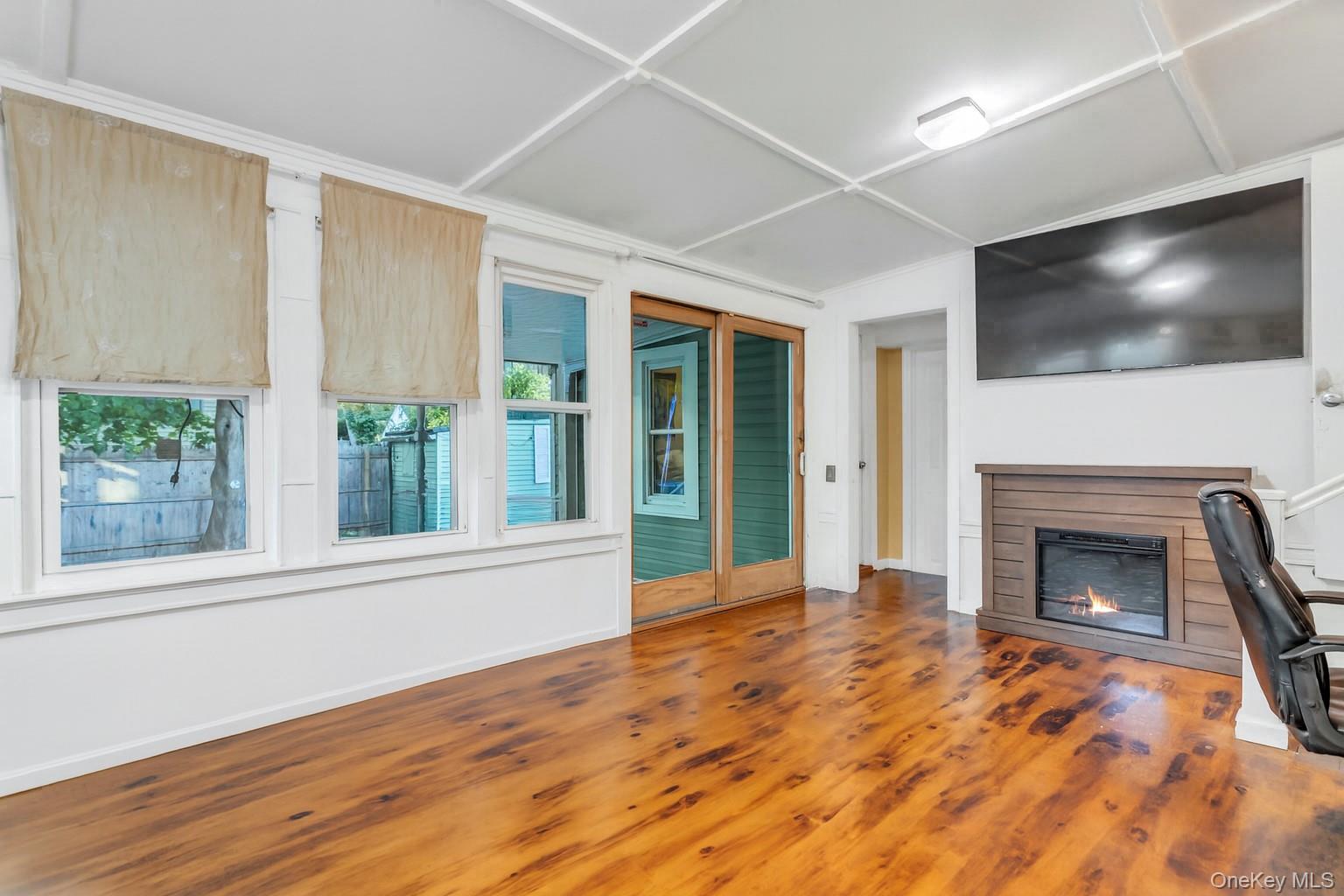 6 Franklin Avenue, Bayville, NY 11709