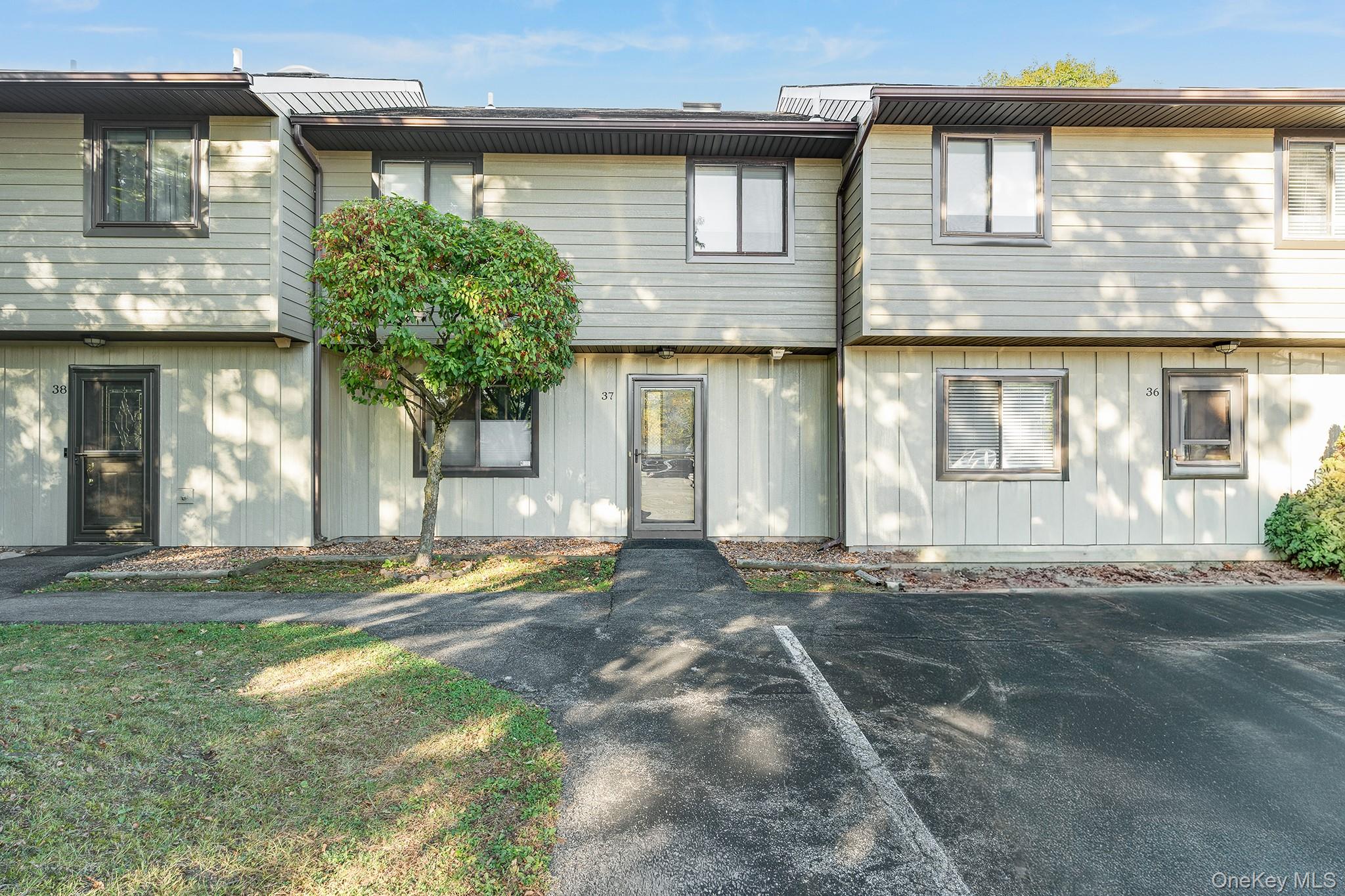 37 Hudson Heights Drive, Poughkeepsie, NY 12601