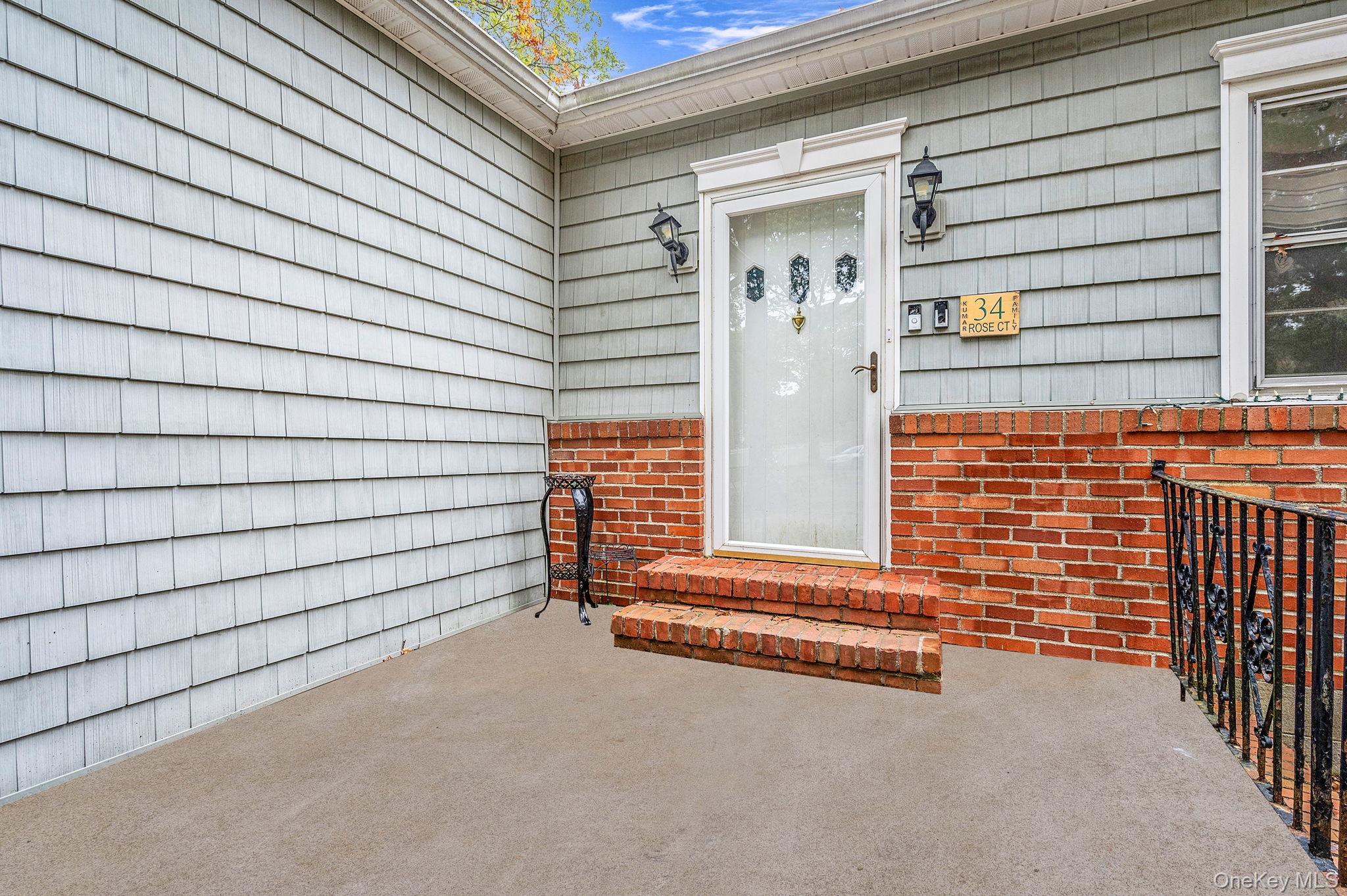 34 Rose Court, Smithtown, NY 11787