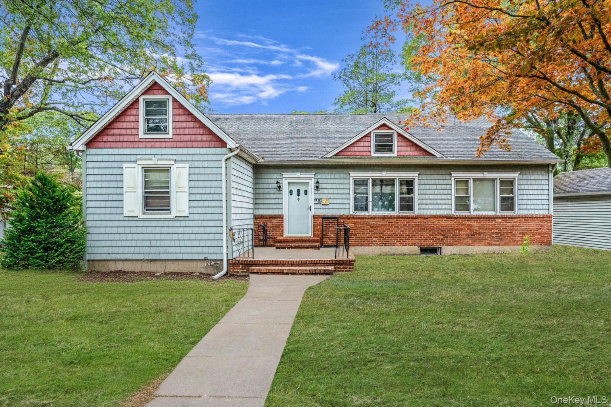 34 Rose Court, Smithtown, NY 11787