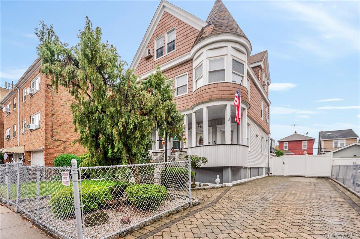 1711 Mahan Avenue, Bronx, NY 10461