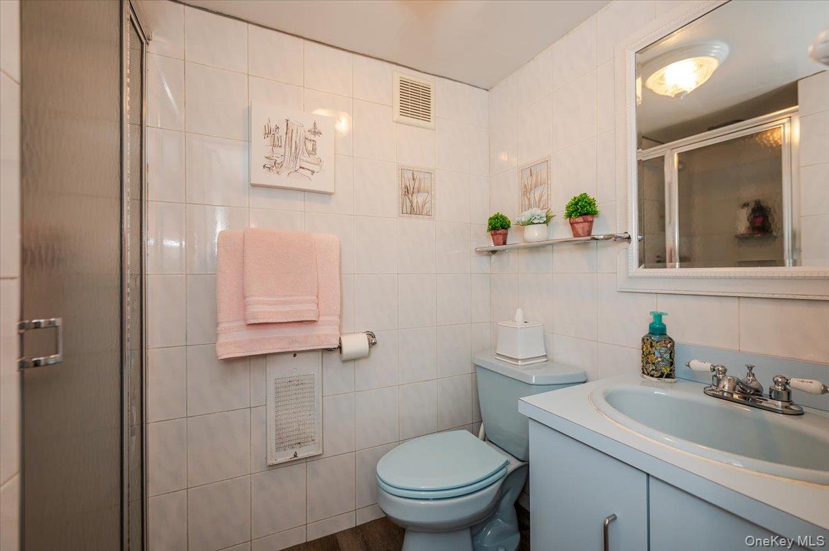 1711 Mahan Avenue, Bronx, NY 10461