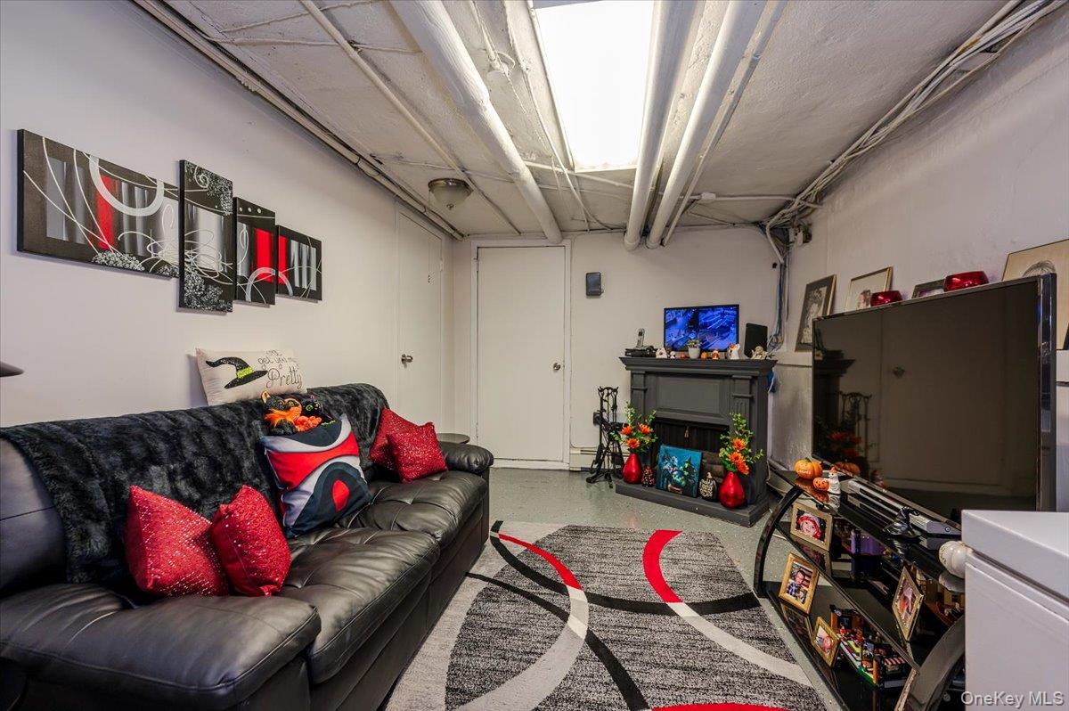 1711 Mahan Avenue, Bronx, NY 10461