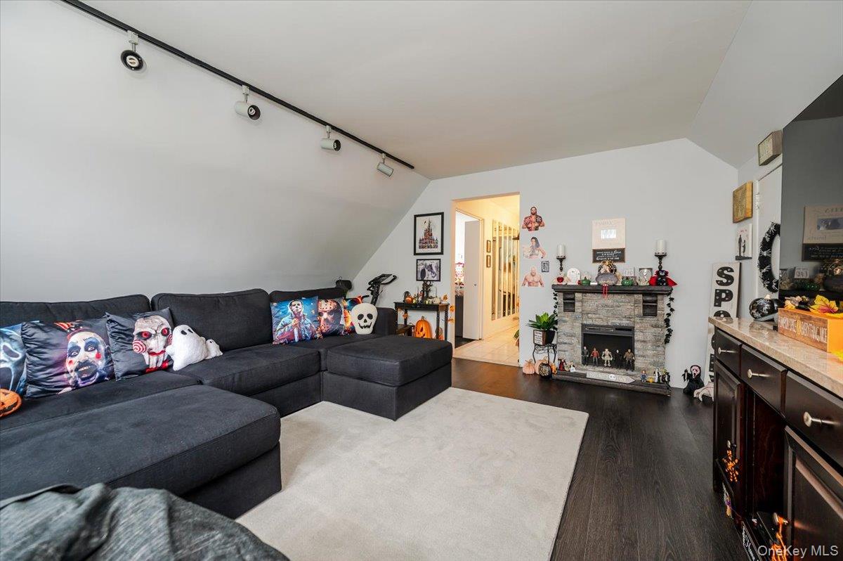 1711 Mahan Avenue, Bronx, NY 10461