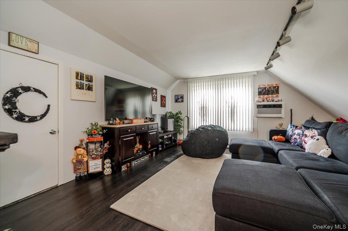 1711 Mahan Avenue, Bronx, NY 10461