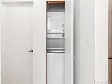 8 School Street, Hampton Bays, NY 11946