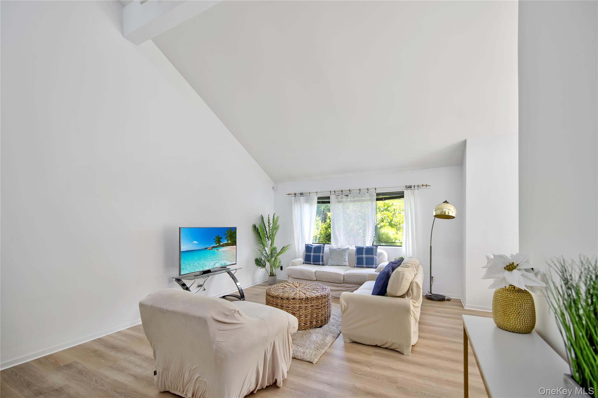 8 School Street, Hampton Bays, NY 11946