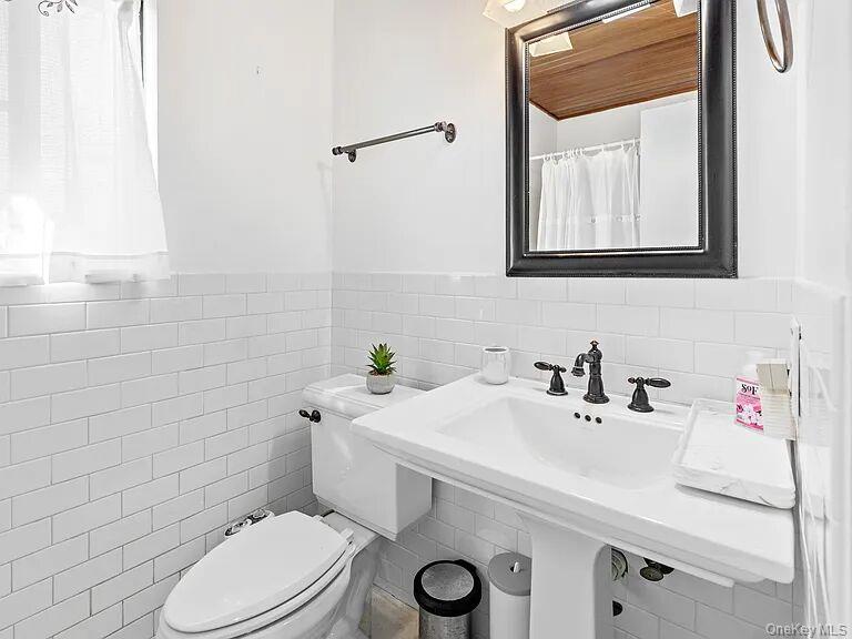 8 School Street, Hampton Bays, NY 11946