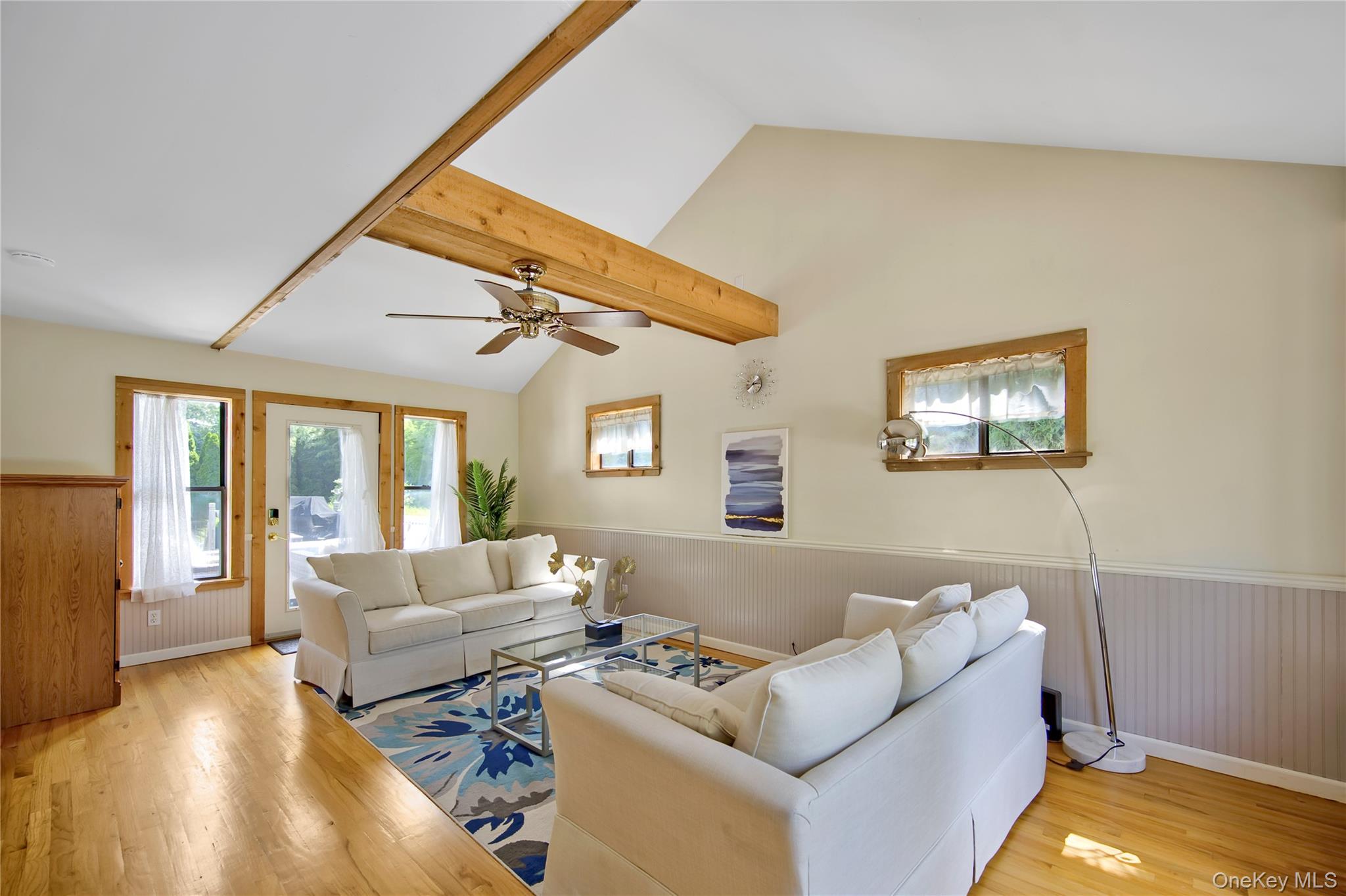 8 School Street, Hampton Bays, NY 11946