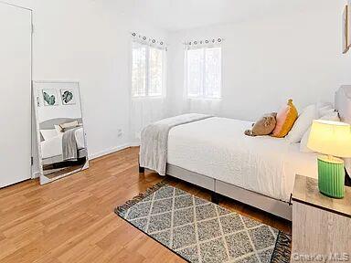 8 School Street, Hampton Bays, NY 11946