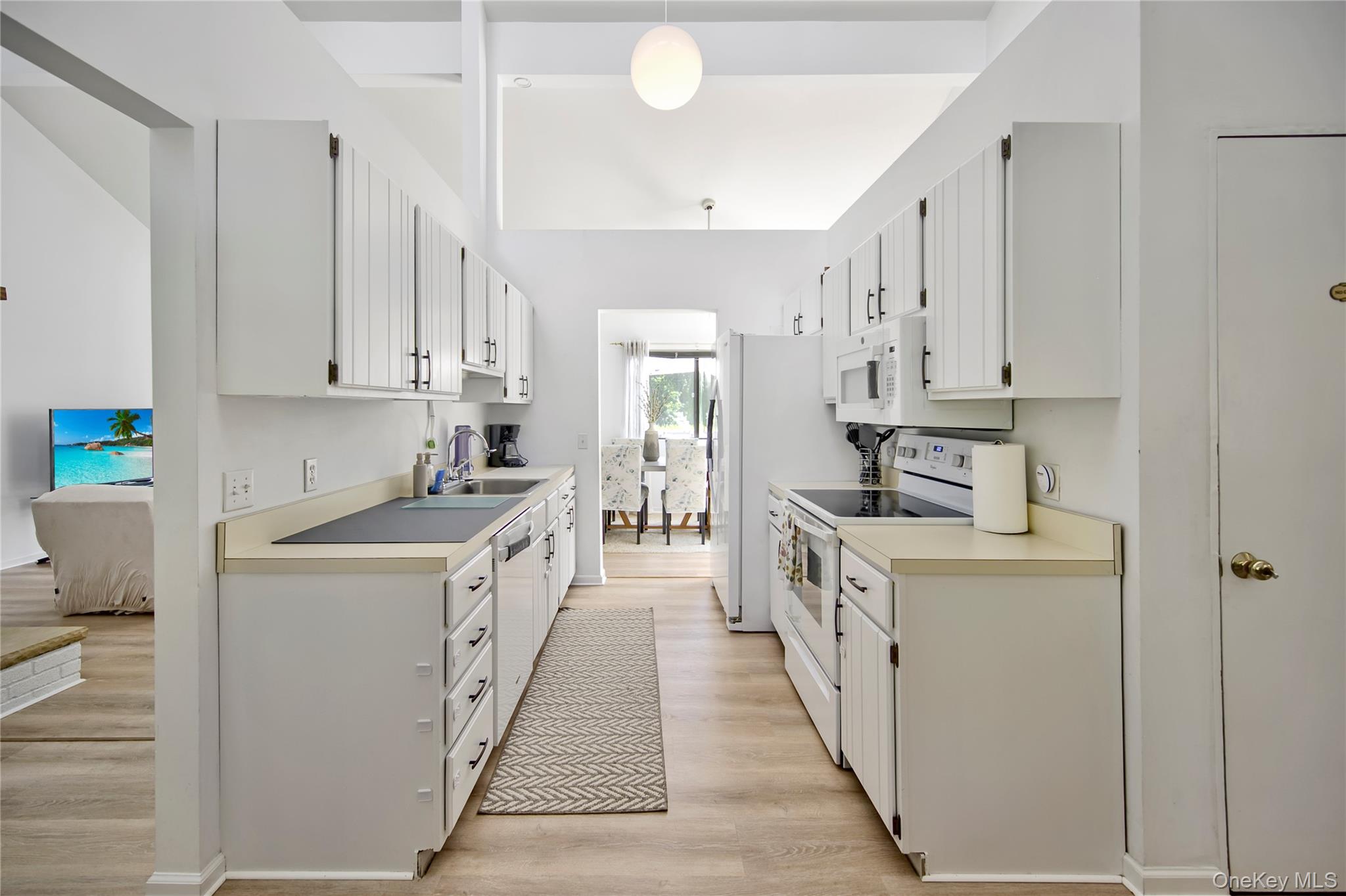 8 School Street, Hampton Bays, NY 11946