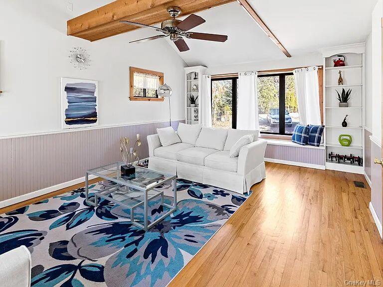 8 School Street, Hampton Bays, NY 11946